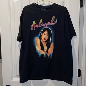 Aaliyah tshirt size XL